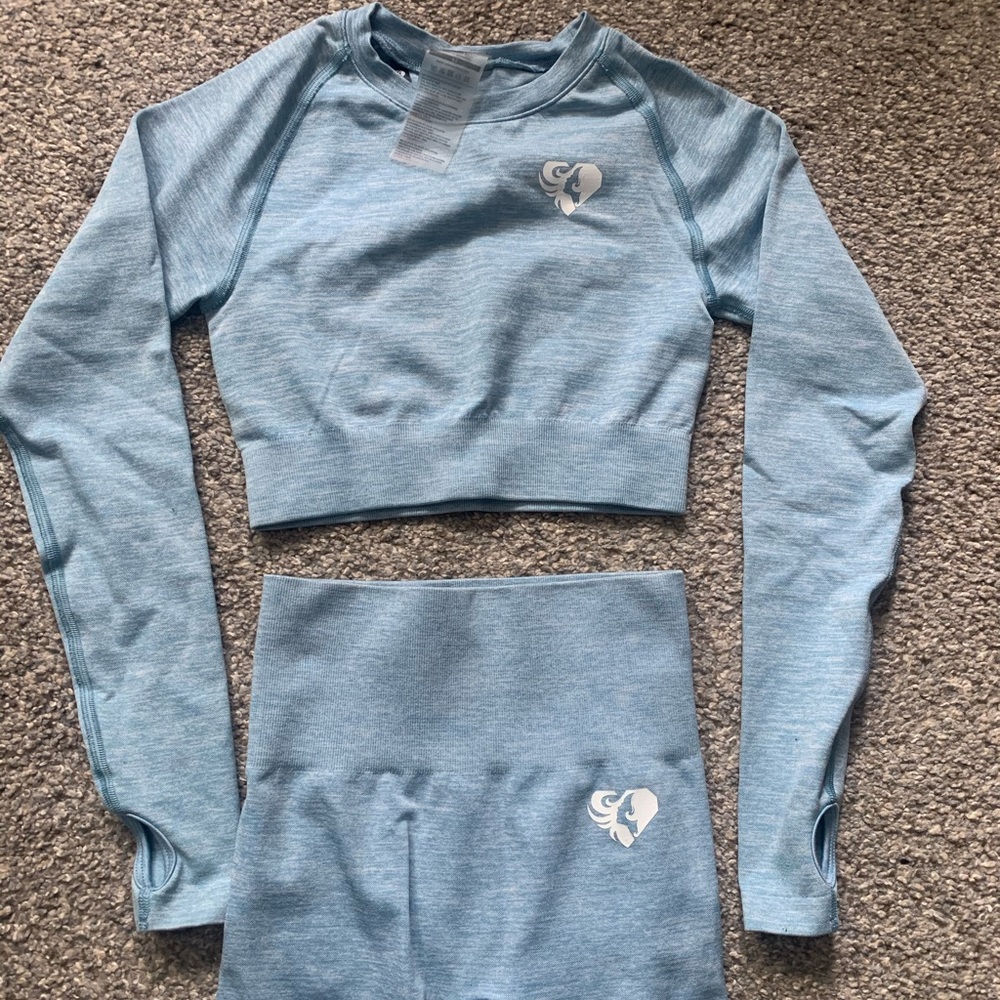 Womens Best Long Sleeve Crop Top and Leggings